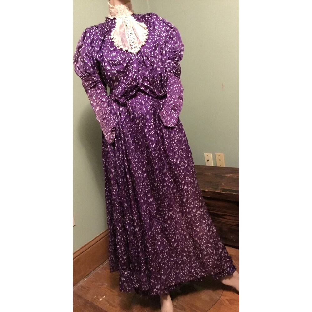 1890s Victorian Purple Silk Mutton Sleeve 2 Piece Dress w/Cotton Underskirt
